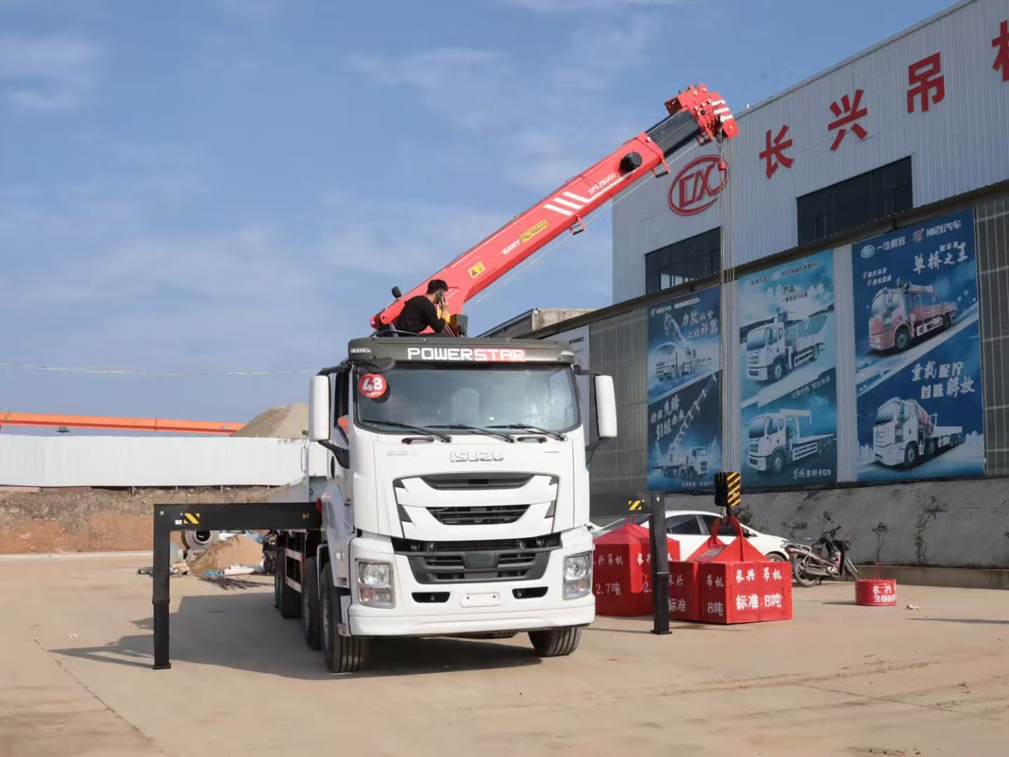 ISUZU 4x2 Mouted Crane Truck 8 Ton Hydraulic Boom Truck Mounted Crane for Sale