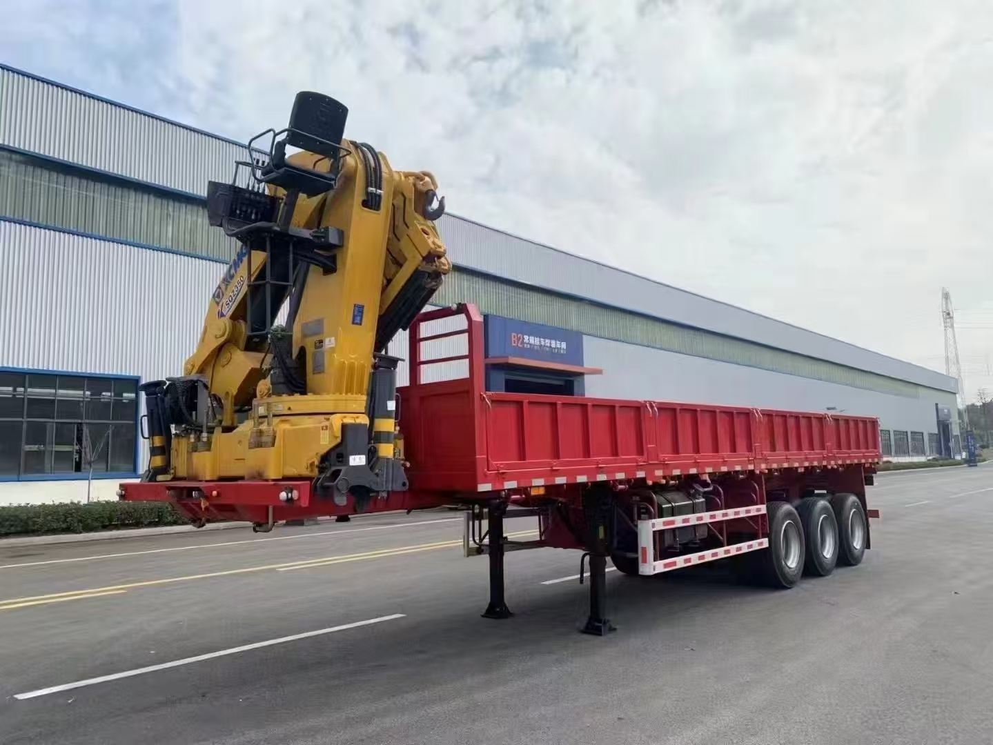 Semi trailer mounted crane with 35 Ton Foldable Crane for Sale