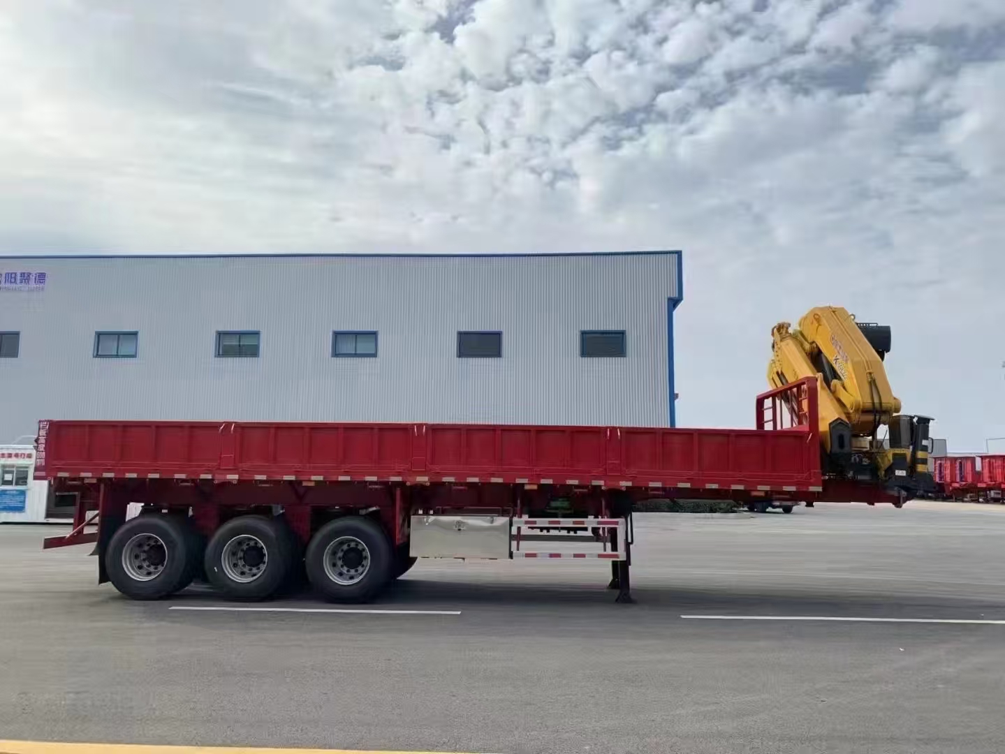 Semi trailer mounted crane with 35 Ton Foldable Crane for Sale