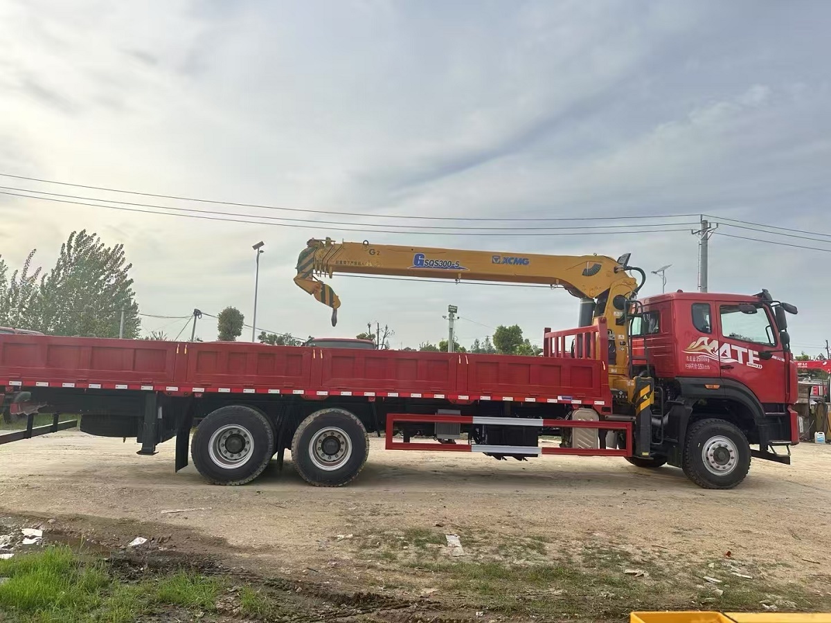 400HP 6X4 Sinotruk HOWO Best Price Straight Arm Mounted Lifting Crane 8-16 Ton Truck for Sale