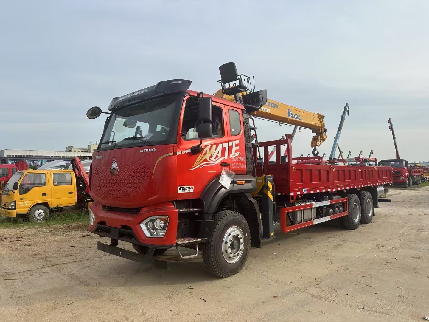400HP 6X4 Sinotruk HOWO Best Price Straight Arm Mounted Lifting Crane 8-16 Ton Truck for Sale