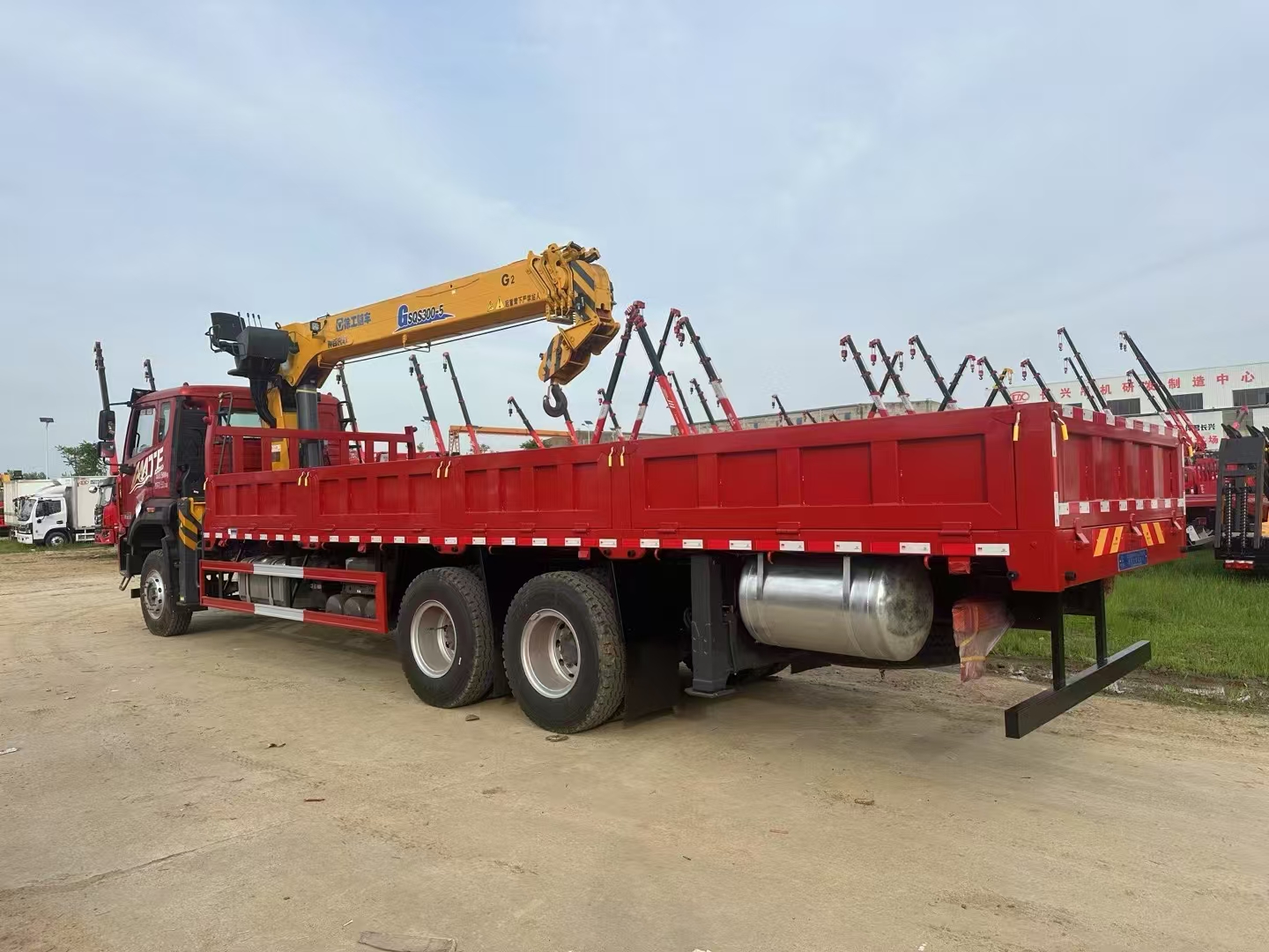 400HP 6X4 Sinotruk HOWO Best Price Straight Arm Mounted Lifting Crane 8-16 Ton Truck for Sale