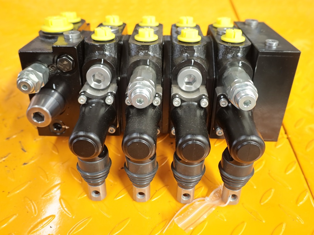 Truck with Crane multi-way valve Folding Crane Truck