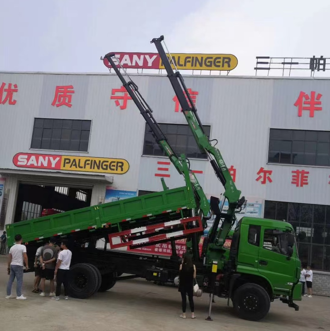 Dongfeng 7-ton folding arm sling 5-meter self dumping cargo compartment