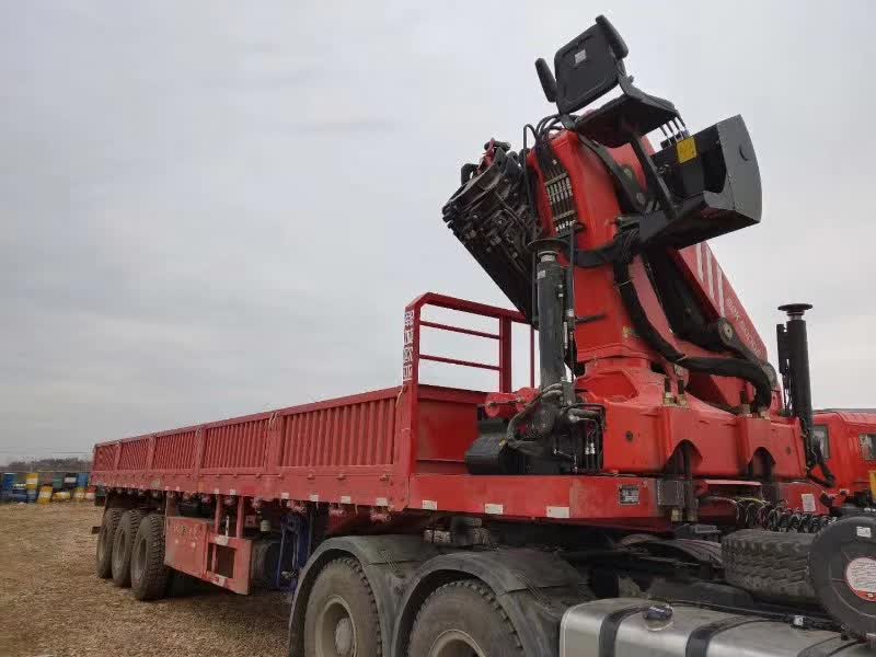 SHACMAN X3000 Tractor Head and Semi-trailer Crane Palfiger 25 TonS SPK50002D Folding Arm Crane for Sale