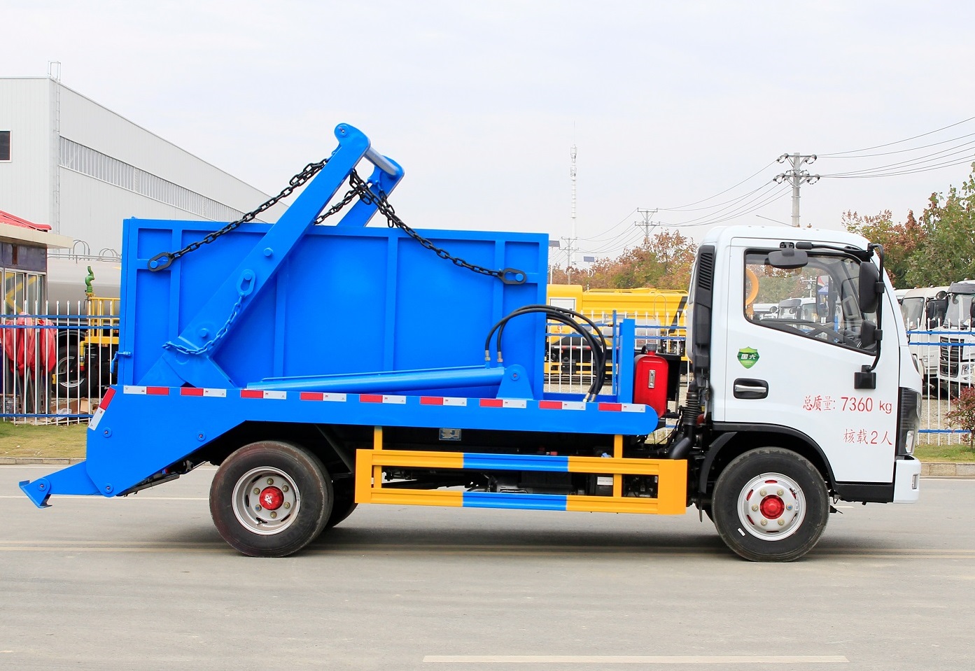 Dongfeng HOWO 6m3 8m3 Swing Arm Garbage Truck 4X2 Skip Loader Waste Collection Vehicle