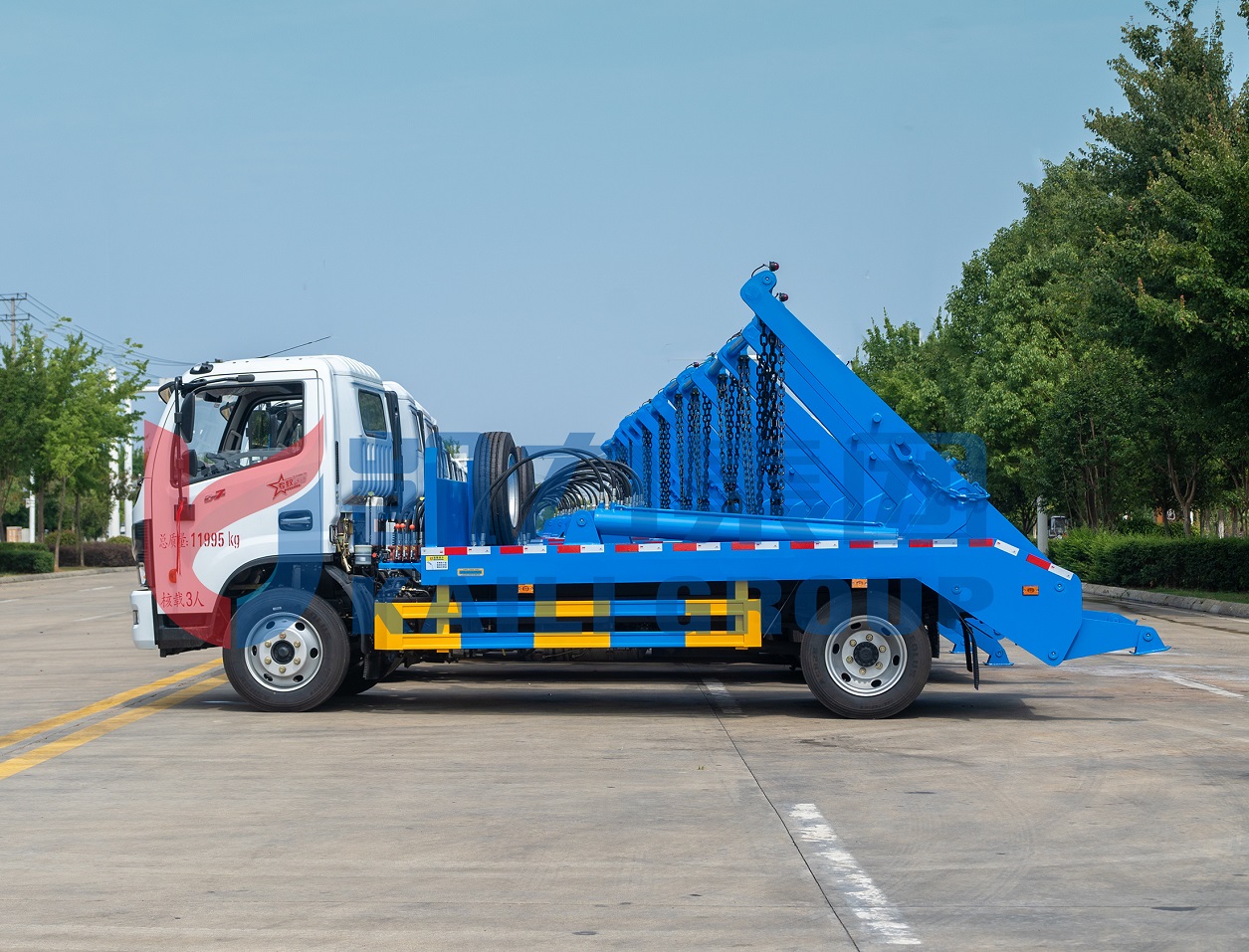 Cheap Price 6m3 8m3 10 m3 Hook Lift Skip Loader Swing Arm Garbage Truck