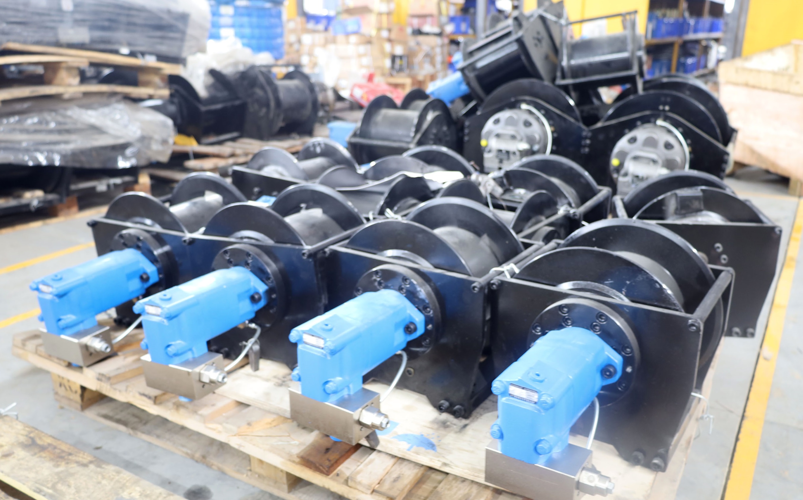 Internal five-star motor winch for Crane
