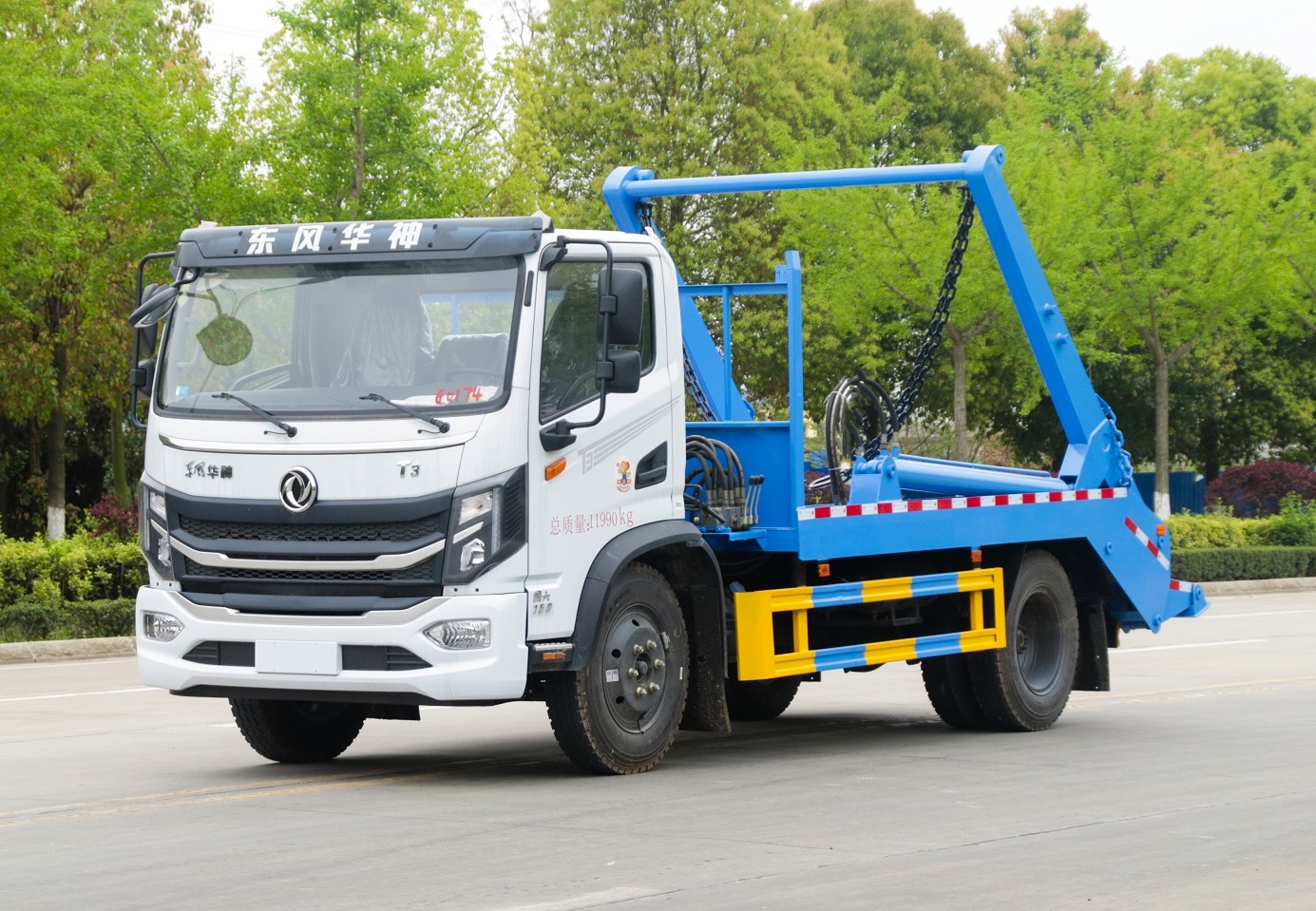 Right Hand Drive HOWO Dongfeng 8m3 10m3 5m3 6m3 Swing Arm Garbage Truck in Stock with Cheap Price