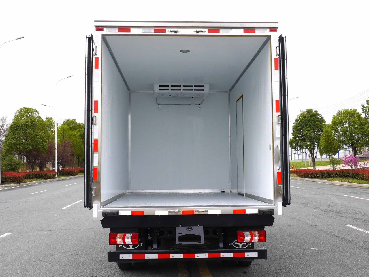 Shacman JAC JMC HOWO 8ton Cold Truck 130HP Frozen Cargo Truck Reefer Truck for Frozen Meat