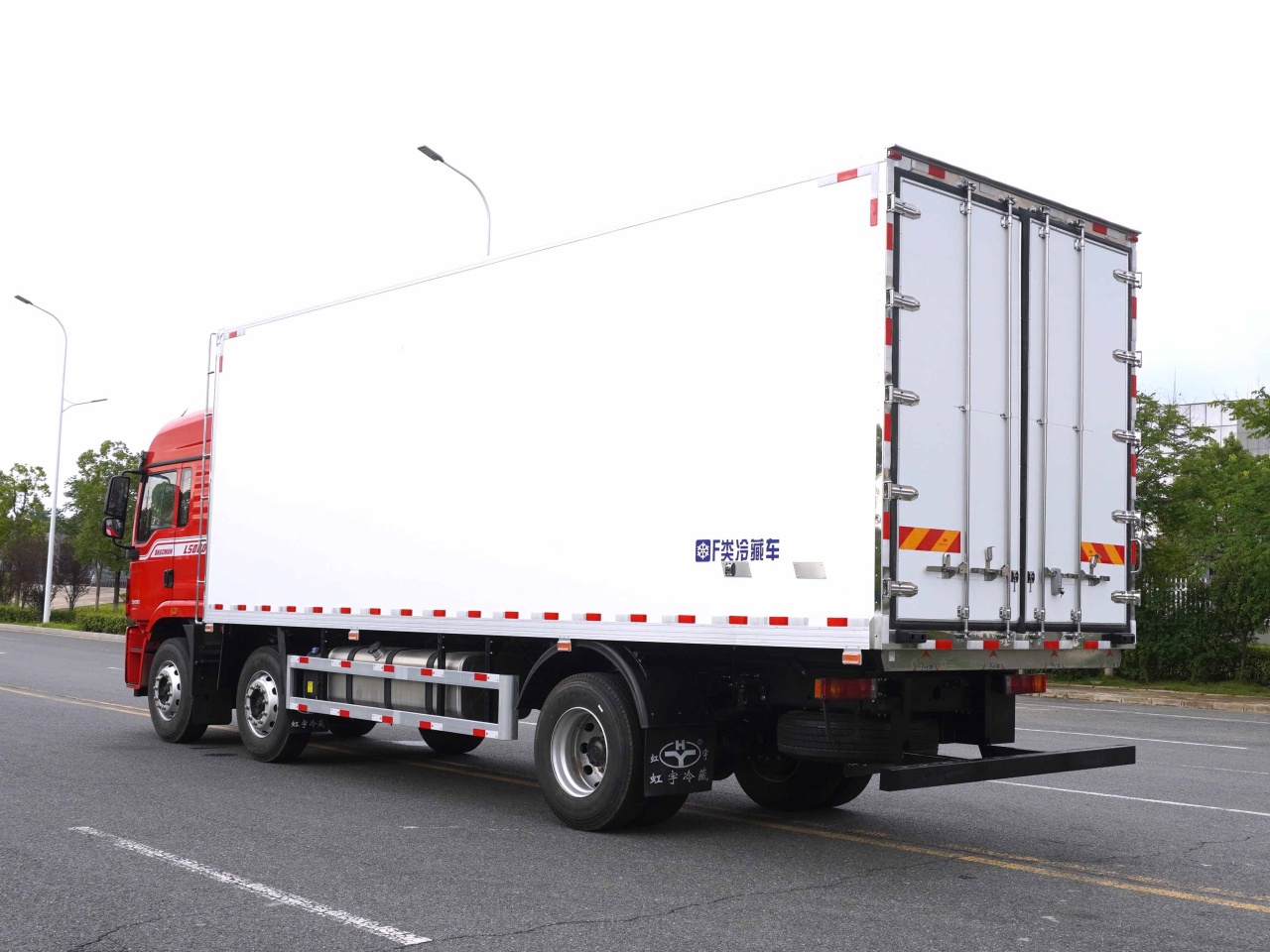 Low Maintenance Cost SHACMAN L3000 4x2 6x2 8x4 Refrigerated Trucks Good Control Cold Frozen Transport Truck For Frozen Food Transport