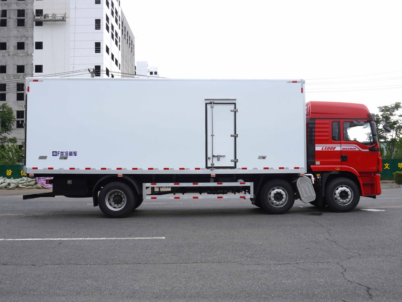 Low Maintenance Cost SHACMAN L3000 4x2 6x2 8x4 Refrigerated Trucks Good Control Cold Frozen Transport Truck For Frozen Food Transport