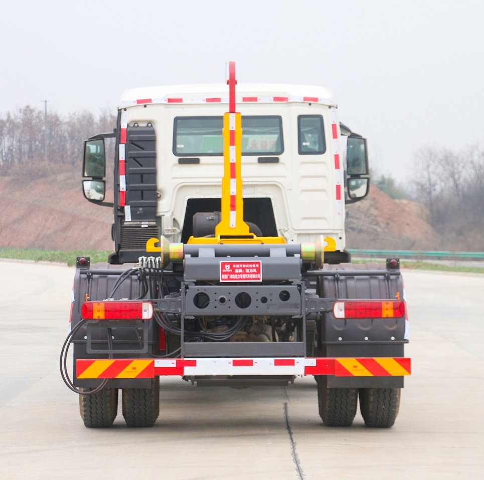 Sinotruk HOWO Refuse Dump Bin 12m3 Hook Lift HOWO Dump Bin Garbage Truck with Crane