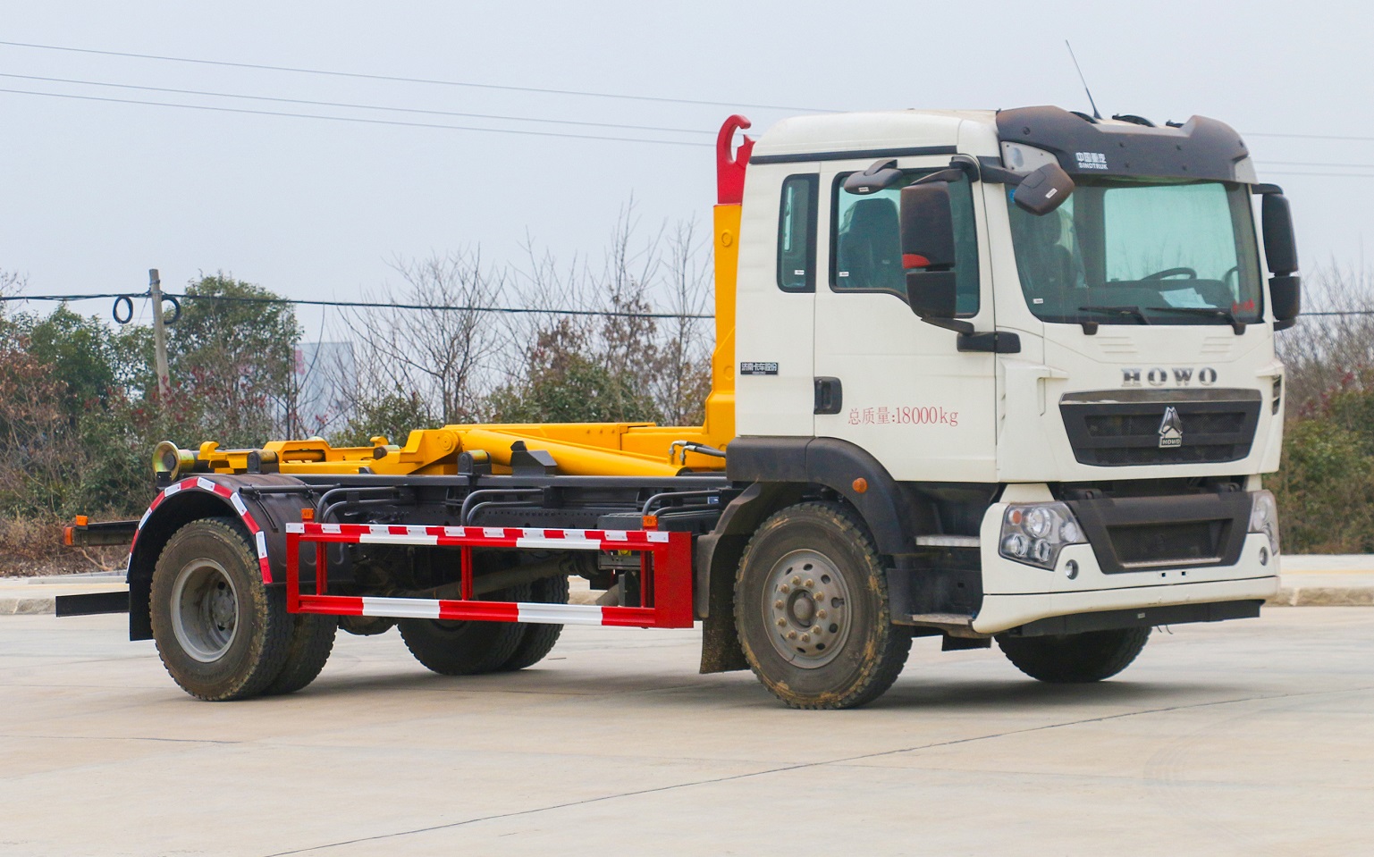 Sinotruk HOWO Refuse Dump Bin 12m3 Hook Lift HOWO Dump Bin Garbage Truck with Crane