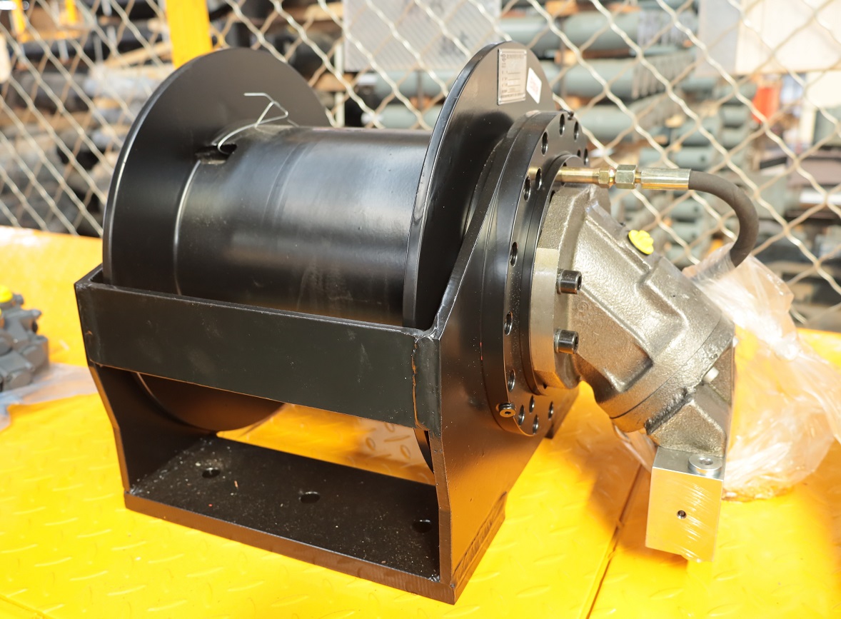 Tilt-Axis Piston Motor Winch