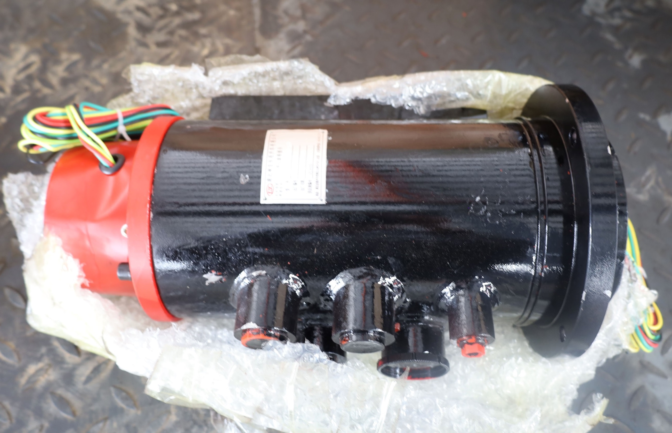 Rotating joint of on-board crane center