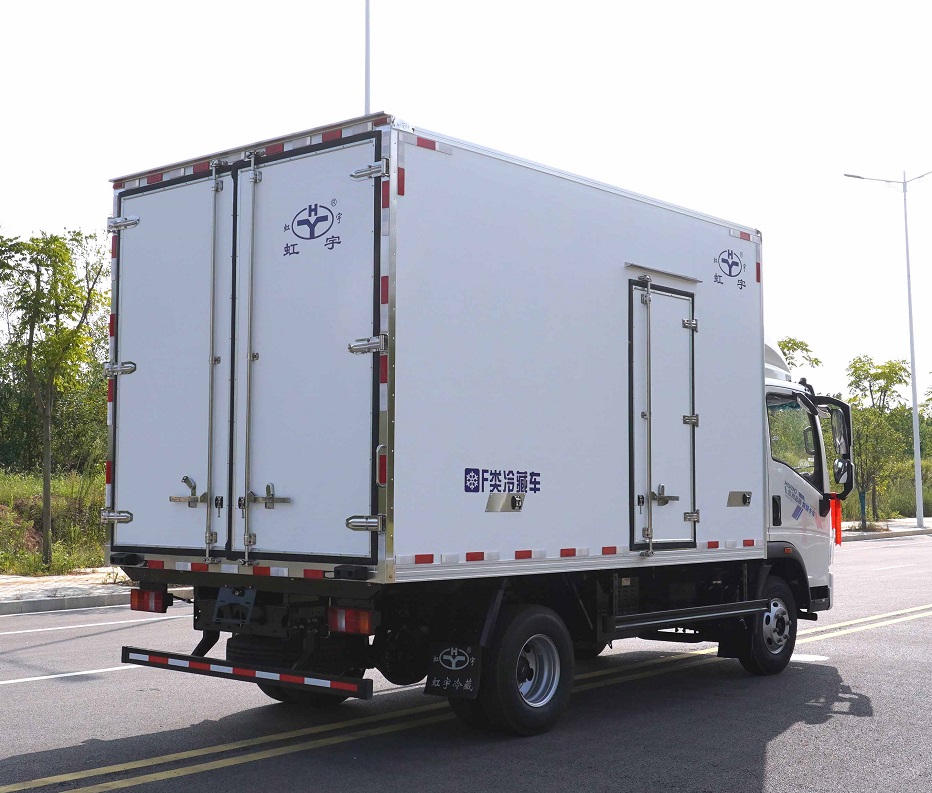 Sinotruk Howo China Manufacturer Refrigerated Van for Ice Cream Transportation Refrigerator Van Truck for Meat and Fish