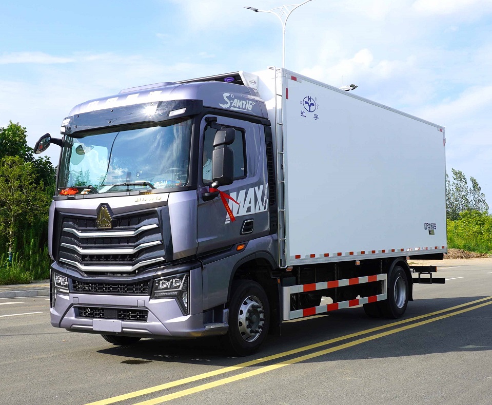 Customized Fridge Truck vans Pharmacy General Motors Sinotruk HOWO vans Commercial Refrigerated Trucks Reefer Box Truck for Sale