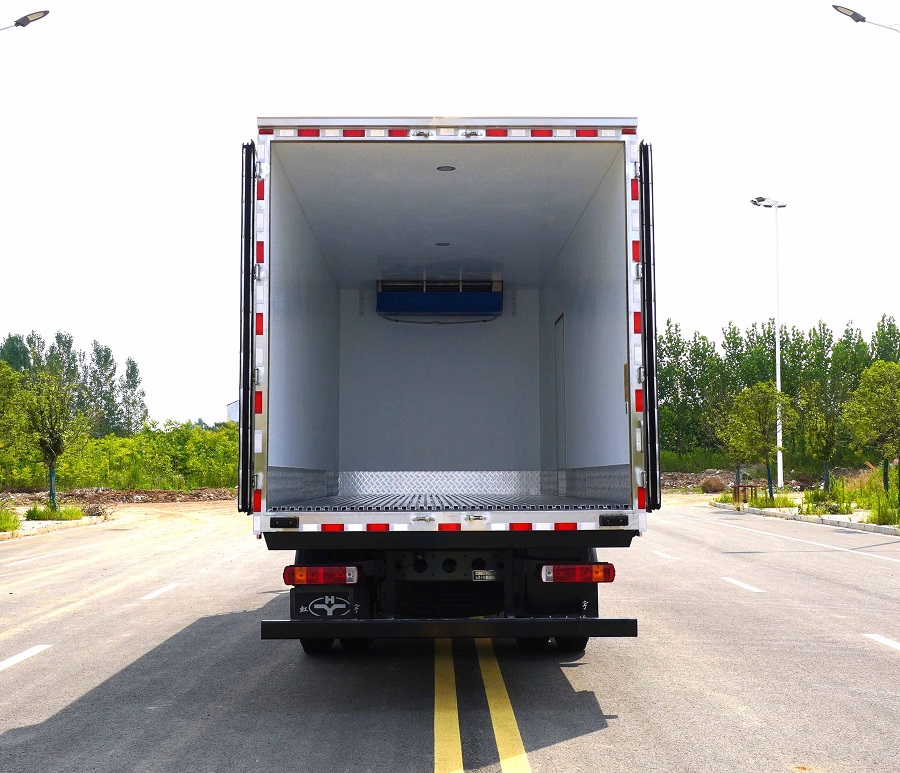 SINOTRUK SANDKA 4x2 Good Insulation Moisture-proof And Sealing Performance Environmentally Friendly And Energy-saving Refrigerated Truck