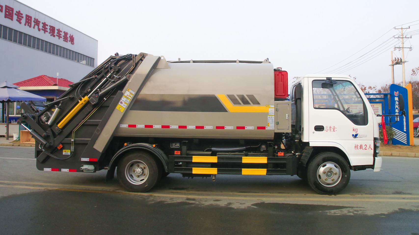 Isuzu 4x2 Small 6 Wheeler 4 Ton Waste Collection Rear Loader Garbage Compactor Trucks