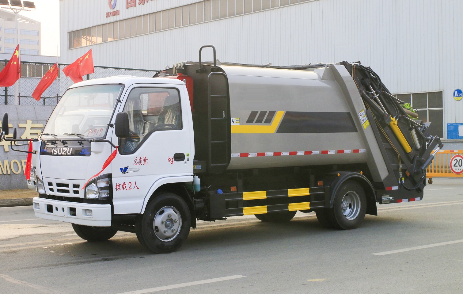 Isuzu 4x2 Small 6 Wheeler 4 Ton Waste Collection Rear Loader Garbage Compactor Trucks