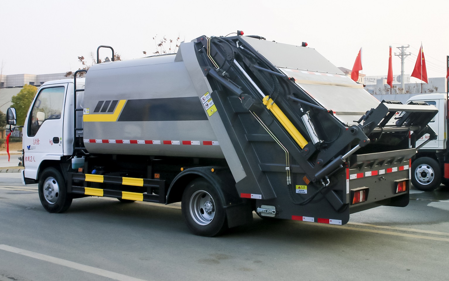 Isuzu 4x2 Small 6 Wheeler 4 Ton Waste Collection Rear Loader Garbage Compactor Trucks