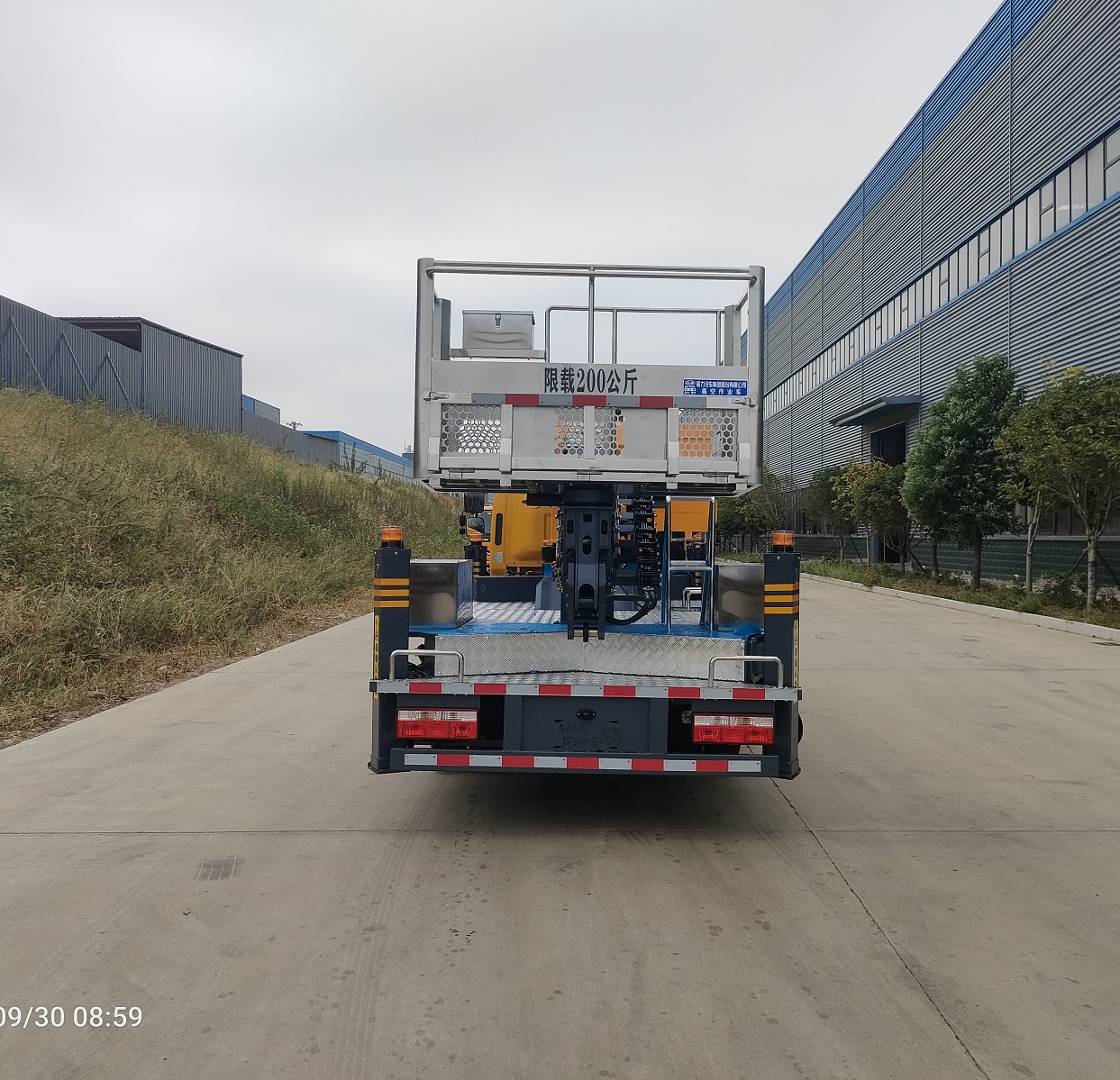 Advanced Design Sinotruk Shacman Faw DFAC 28 30M Telescopic Boom Aerial Platform Truck for High Altitude Operations High-altitude Platform Manlift Truck Cherry Picker