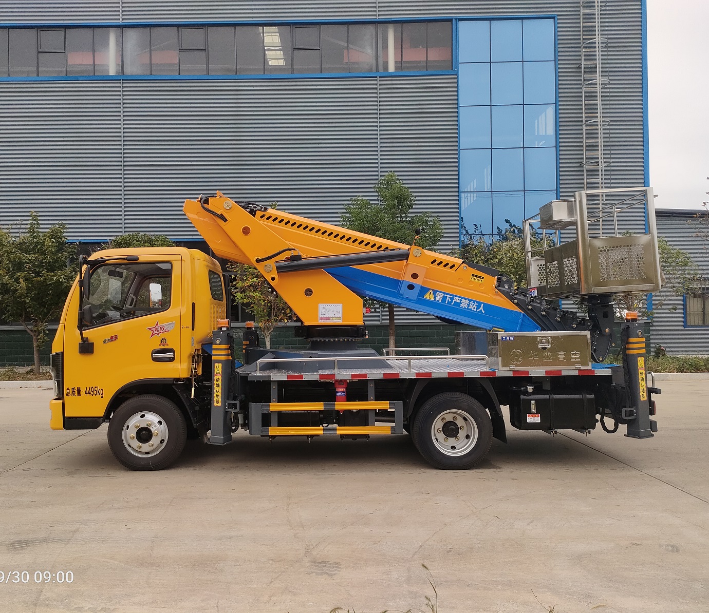 Advanced Design Sinotruk Shacman Faw DFAC 28 30M Telescopic Boom Aerial Platform Truck for High Altitude Operations High-altitude Platform Manlift Truck Cherry Picker