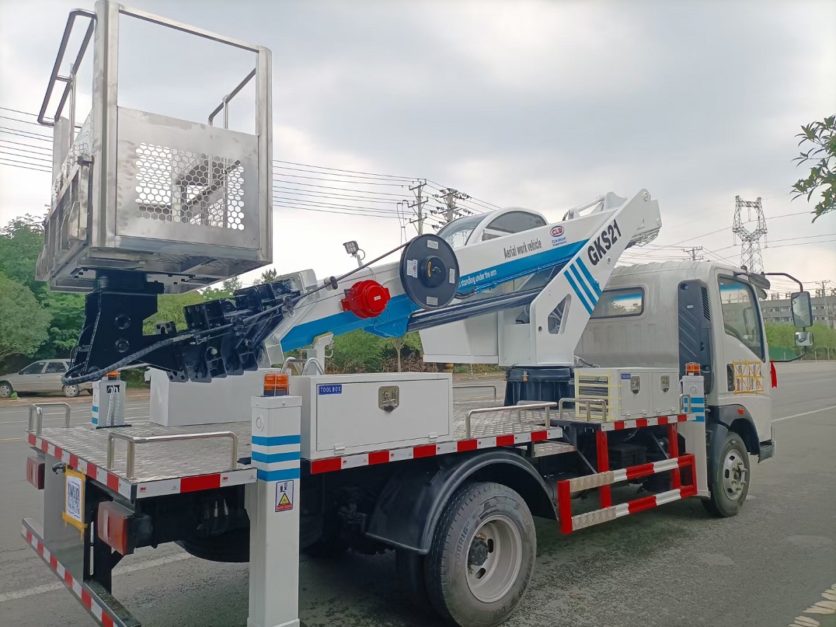 Sinotruk Howo 21meter 23m High Altitude Operation Truck Overhead Working Manlifter Bucket Aerial Working Platform Truck in Stock with Low Price