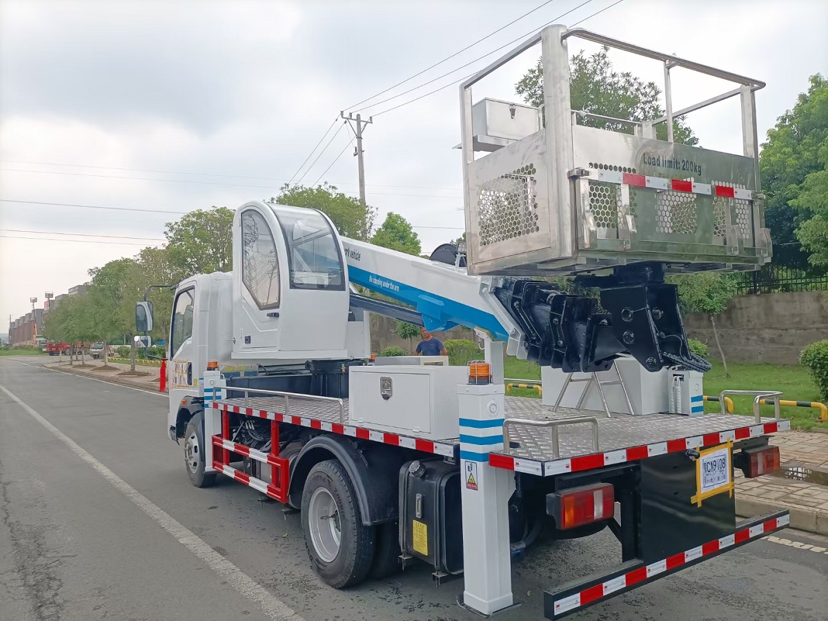 Sinotruk Howo 21meter 23m High Altitude Operation Truck Overhead Working Manlifter Bucket Aerial Working Platform Truck in Stock with Low Price