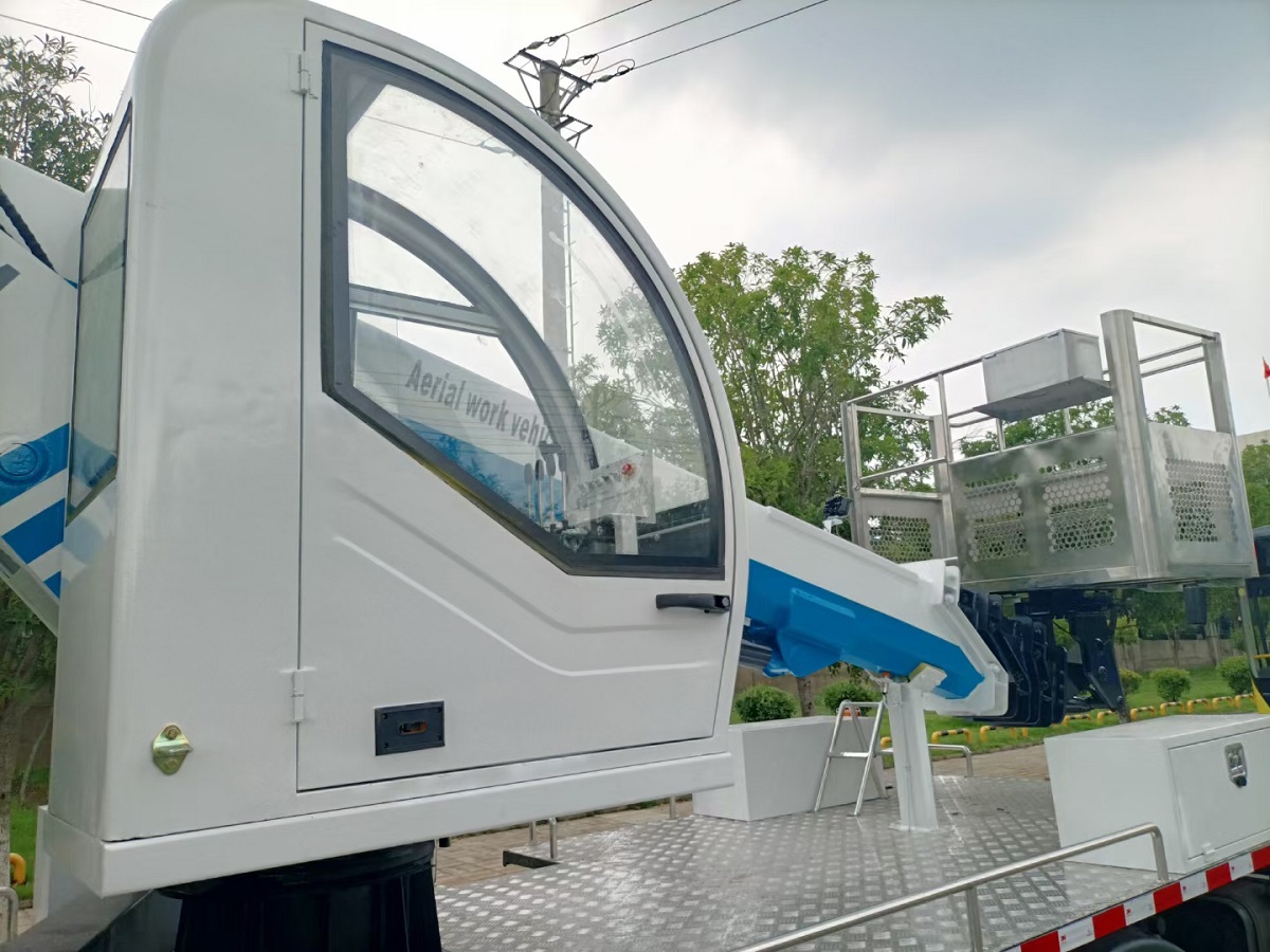 Sinotruk Howo 21meter 23m High Altitude Operation Truck Overhead Working Manlifter Bucket Aerial Working Platform Truck in Stock with Low Price