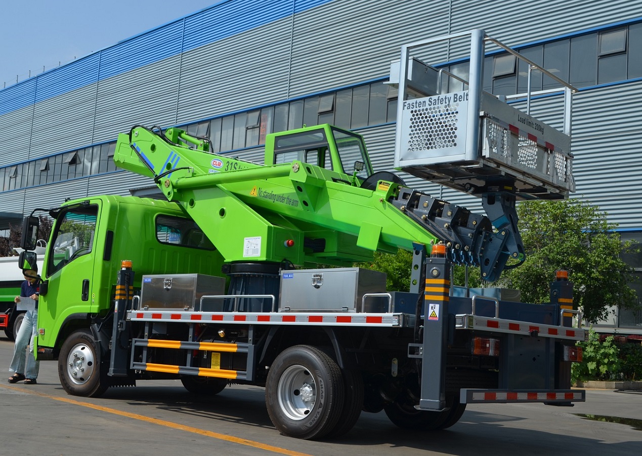 ISUZU 31M Telescopic Boom Bucket Hydraulic Lifting Platform Truck Aerial Boom Lift Bucket Cherry Picker Truck