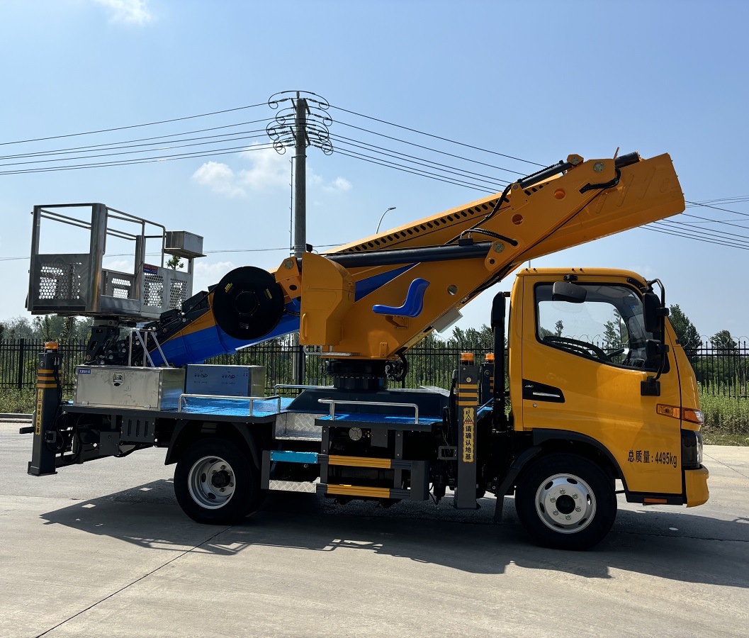 Customized JAC 33m Telescopic Boom Bucket Hydraulic Lifting Platform Truck Aerial Boom Lift Bucket Cherry Picker Truck for Garden Pruning Power Repair Can Be Rotated 360 Degrees
