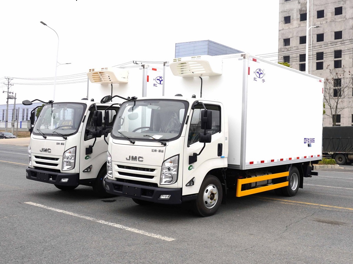 Isuzu JMC Automatic End Tipper off Loading Cold Truck Harmless Animal Refeer Truck 5ton Dead Animal Refrigerated Truck with Disinfection Function