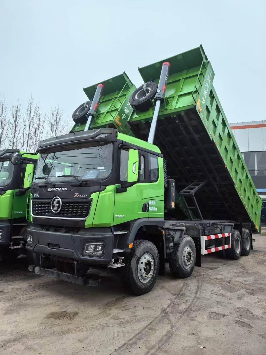 Shacman X5000 8x4 Dump Truck图片