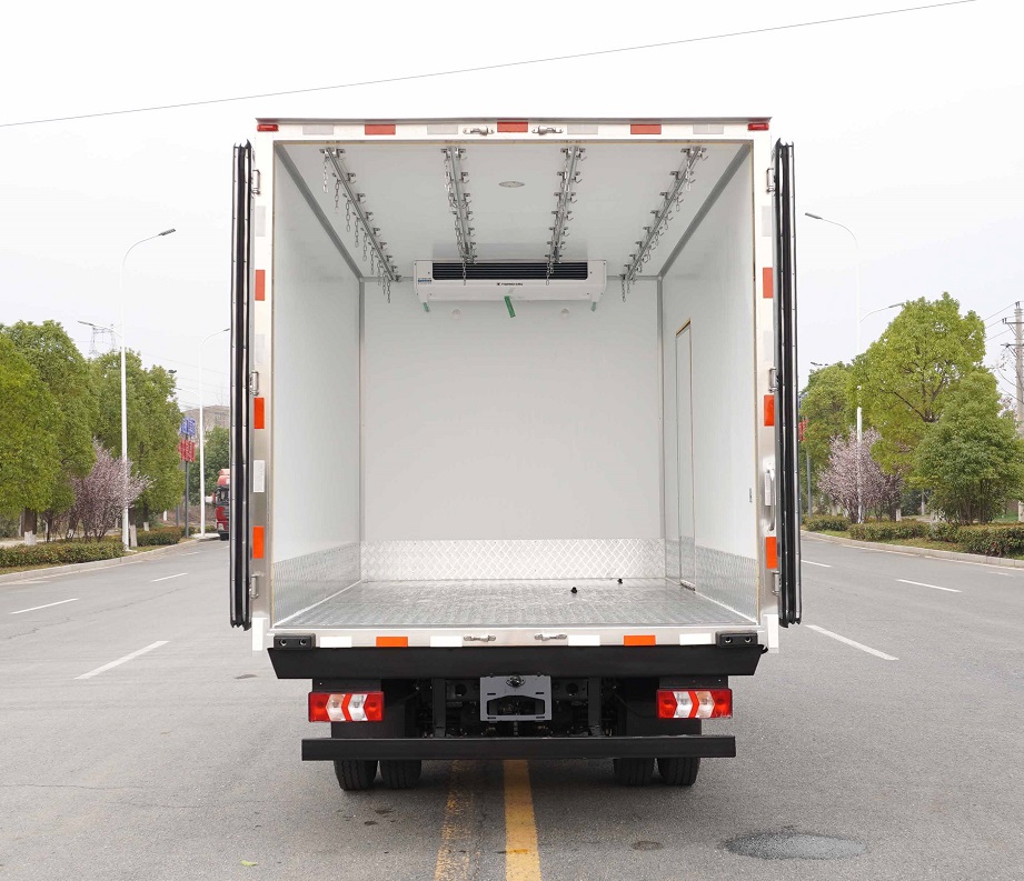 Shacman K3000 Cheap Price Refrigerated Van Truck 120HP EURO 2 3 4 5 LHD RHD Refrigerated Cargo Truck