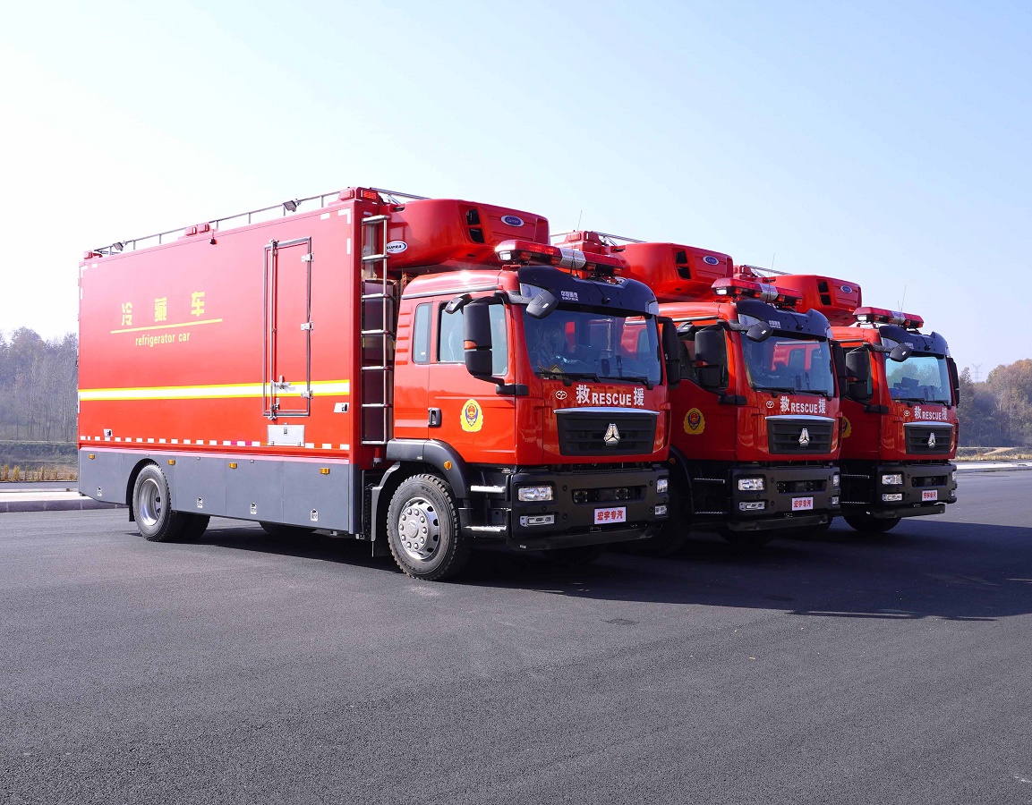 Sinotruk SITRAK 4x2 Fire refrigerated truck Transport Carrier Freezer Cooling Cargo Van Thermo with Rear Hydraulic Lifting Platform