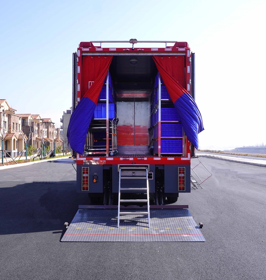 Sinotruk SITRAK 4x2 Fire refrigerated truck Transport Carrier Freezer Cooling Cargo Van Thermo with Rear Hydraulic Lifting Platform