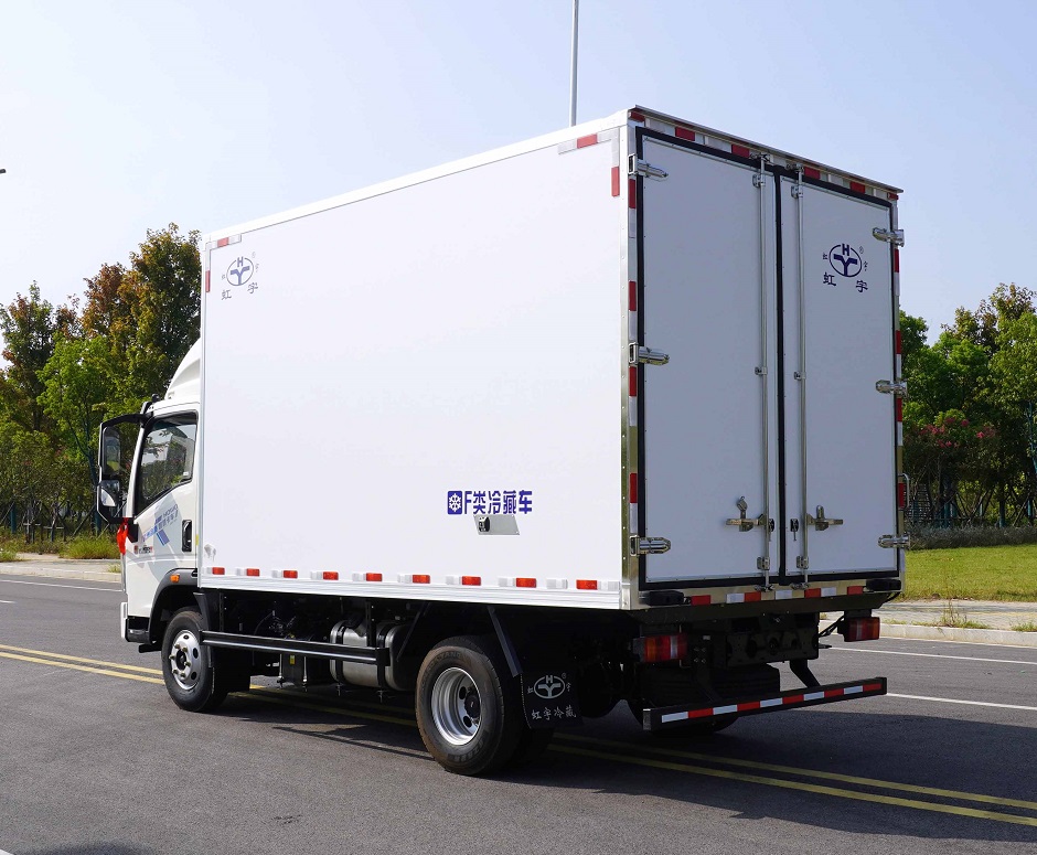 Sinotruk HOWO 5tons Refrigerator Truck with Carrier Temperature Controlled System for Clinical Waste Medical Refuse Transfer