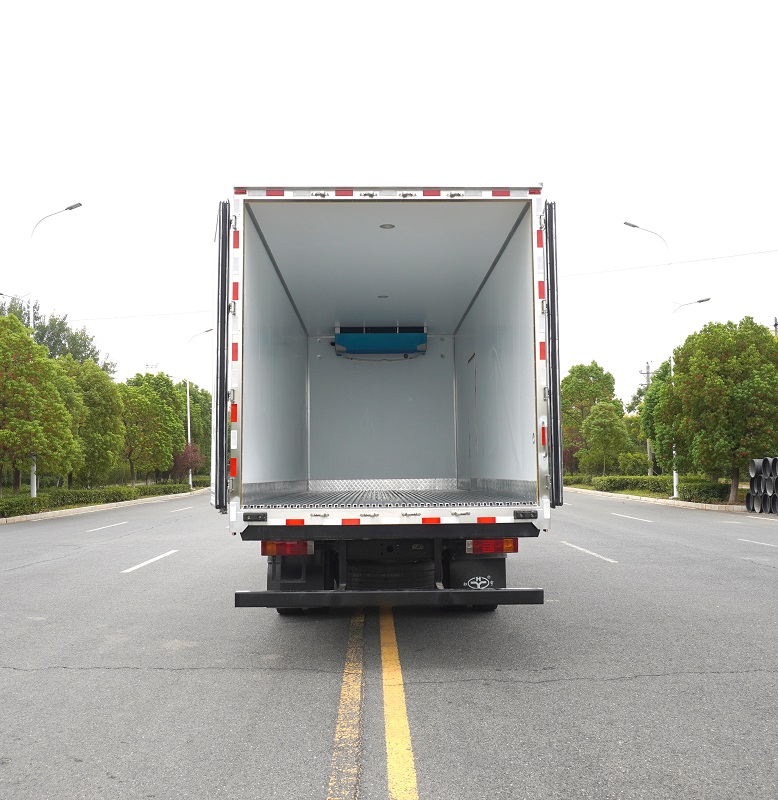 Shacman L5000 Airport Food Fresh Meat Ice Cream Service Aircraft Catering Truck