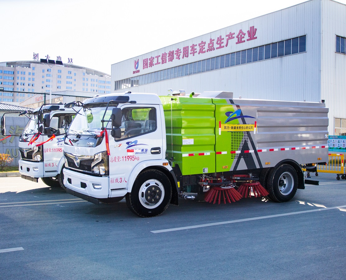 High Efficiency Cheaper Price 4X2 Runway Street Road Highway Airport Vacuum Road Sweeper Truck 8CBM Stainless Sweeping Cleaning Machine Truck