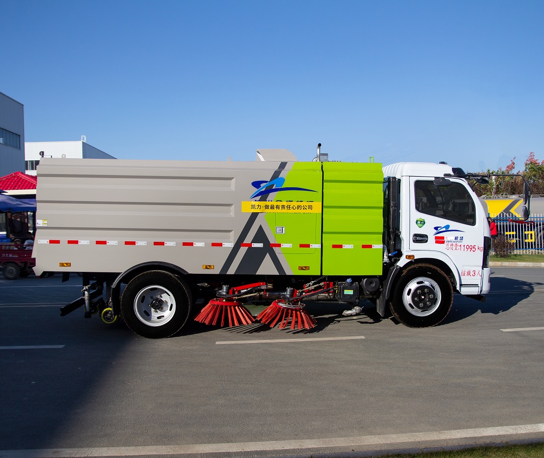 High Efficiency Cheaper Price 4X2 Runway Street Road Highway Airport Vacuum Road Sweeper Truck 8CBM Stainless Sweeping Cleaning Machine Truck