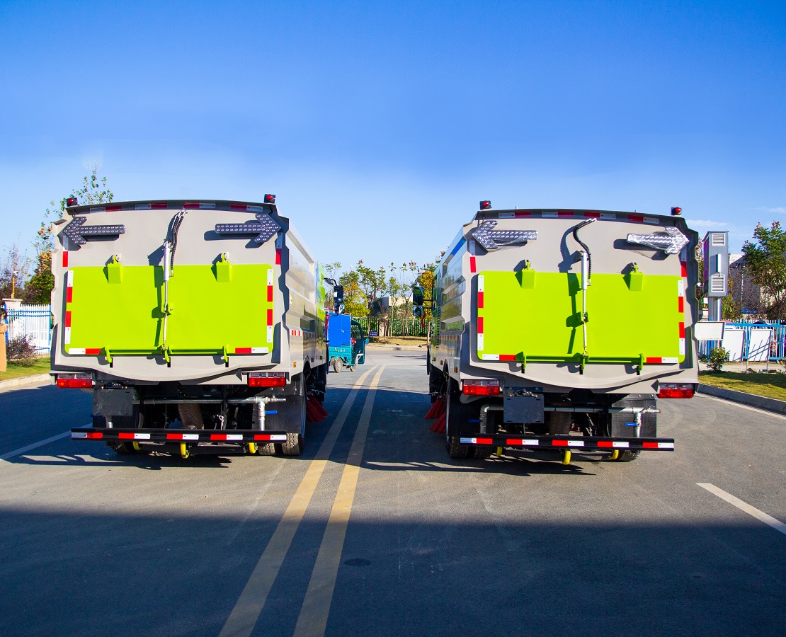 High Efficiency Cheaper Price 4X2 Runway Street Road Highway Airport Vacuum Road Sweeper Truck 8CBM Stainless Sweeping Cleaning Machine Truck