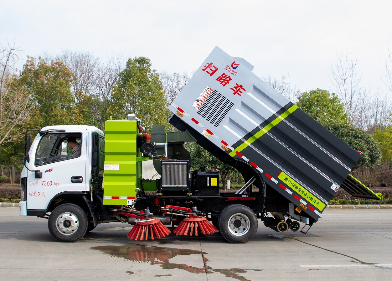 Reliable Dongfeng 4X2 Street Dust Washing Machine Road Sweeper Truck Road Cleaning Vehicle Street Sweeper Electric Road Sweeper Vehicle