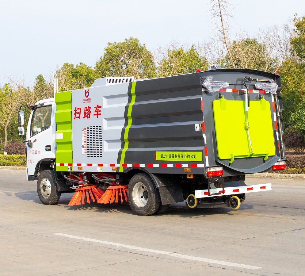 Reliable Dongfeng 4X2 Street Dust Washing Machine Road Sweeper Truck Road Cleaning Vehicle Street Sweeper Electric Road Sweeper Vehicle