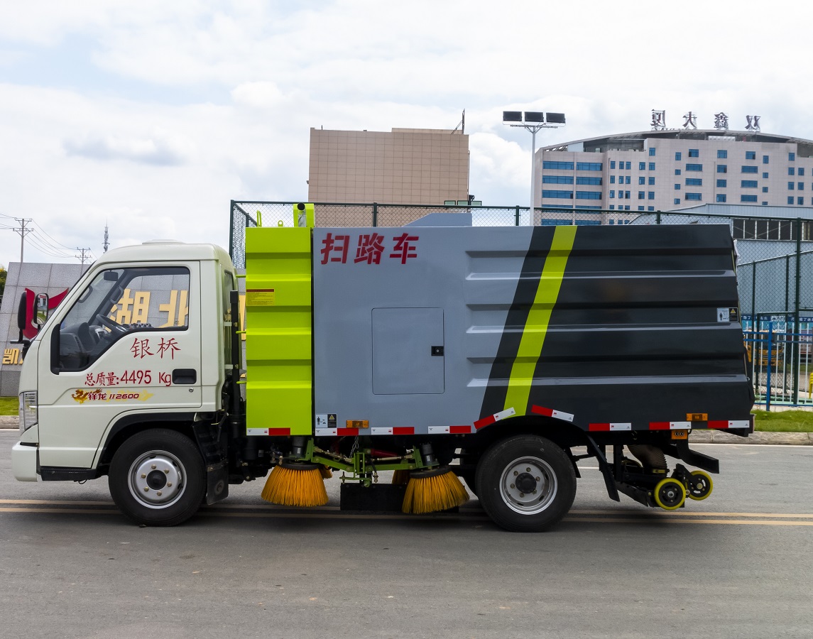 Foton 3m³ Small Campus Runway Street Highway Airport Road Vacuum Cleaning Sweeper Truck Street Cleaning Vehicle in Stock Price