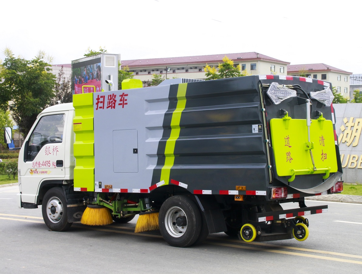 Foton 3m³ Small Campus Runway Street Highway Airport Road Vacuum Cleaning Sweeper Truck Street Cleaning Vehicle in Stock Price