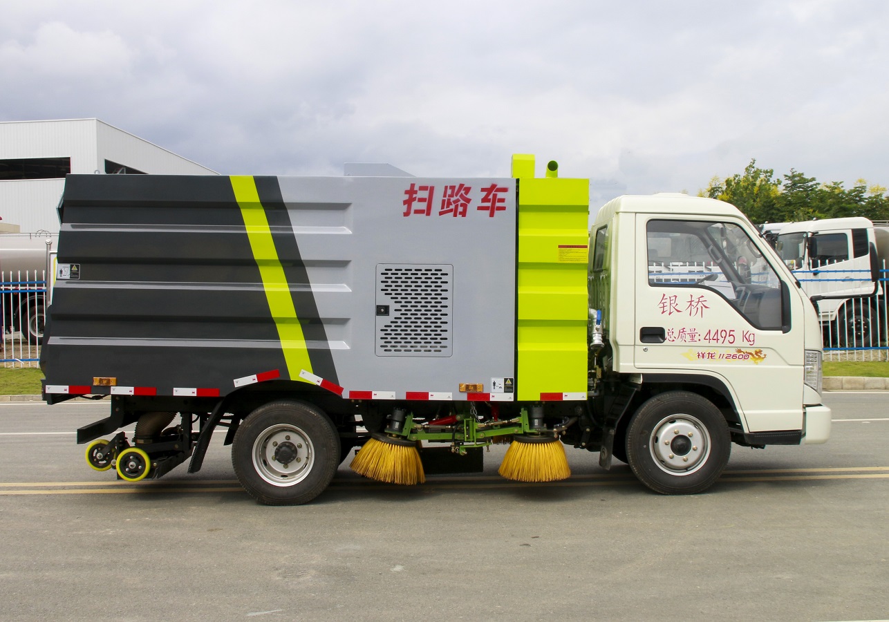 Foton 3m³ Small Campus Runway Street Highway Airport Road Vacuum Cleaning Sweeper Truck Street Cleaning Vehicle in Stock Price
