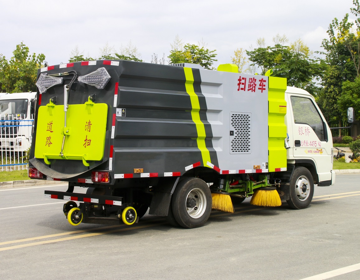 Foton 3m³ Small Campus Runway Street Highway Airport Road Vacuum Cleaning Sweeper Truck Street Cleaning Vehicle in Stock Price