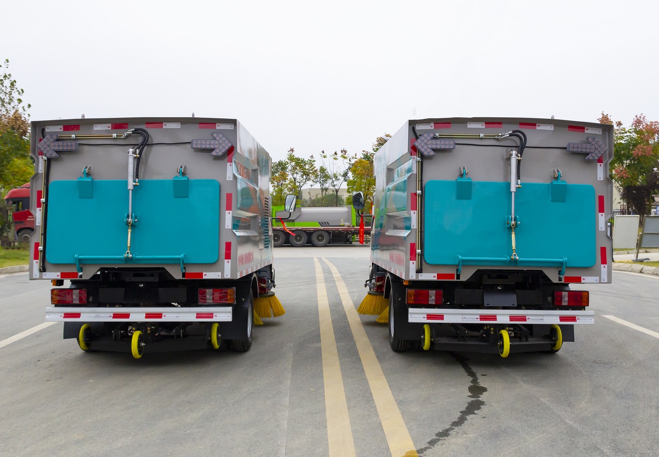 Low Price Foton 2m³ New Manual Road Sweeping Light Street Vacuum Cleaner Sweeper Truck Hot Sale